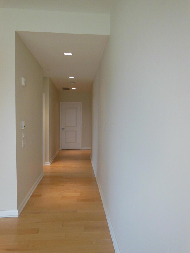 300 W Spring St #1104 024.JPG