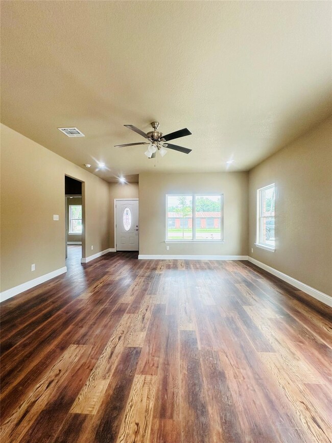 1523 N Brazos Ave, Cleburne, TX 76031 - photo 5