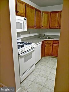 1529 Northgate Square unit 21B, Reston, VA 20190 - photo 7