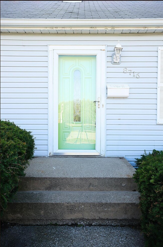 8716 Cottage Grove Ave, Highland, IN 46322 - photo 3