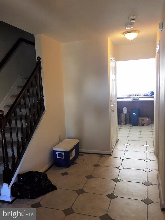 801 Owens Rd, Oxon Hill, MD 20745 - photo 2