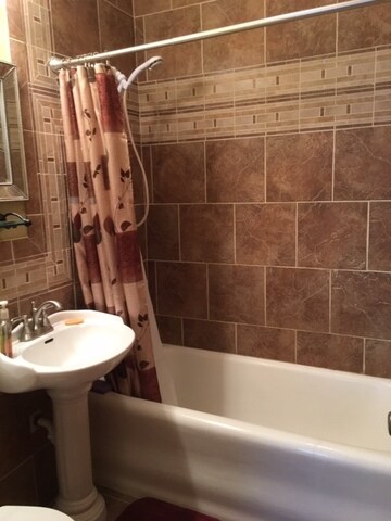 417 W Ridgeland Ave, Waukegan, IL 60085 - photo 5