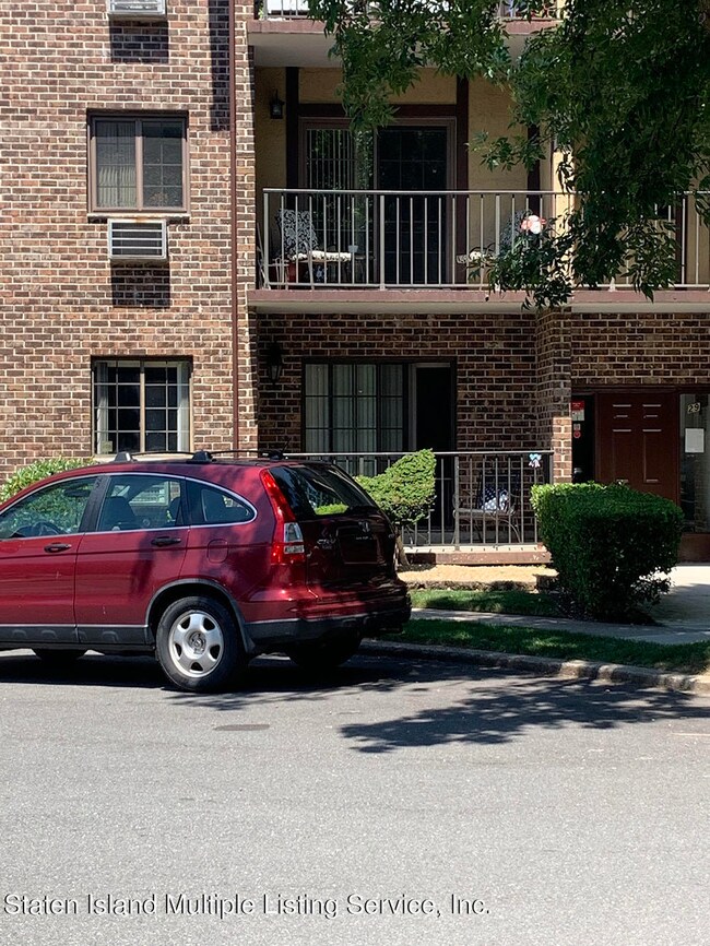 29 Donna Ct unit 5, Staten Island, NY 10314 - photo 2