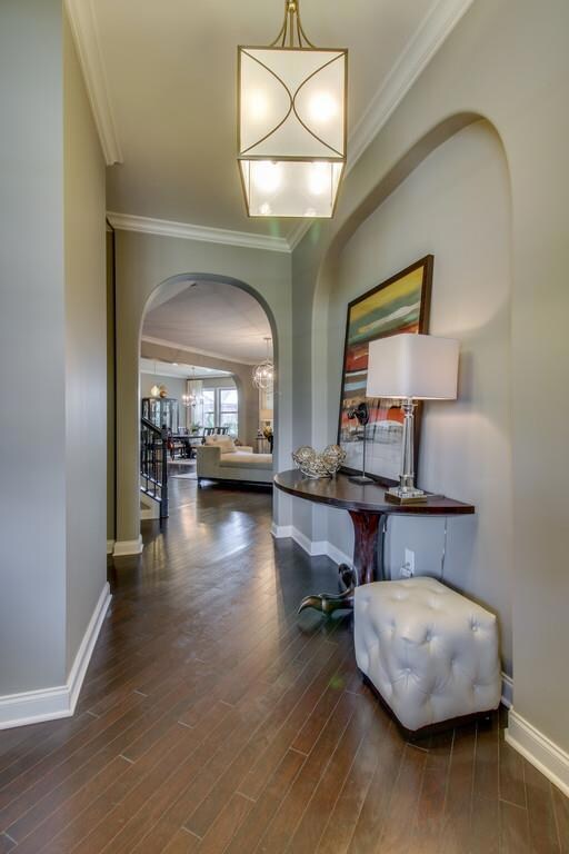 Entry shows off immaculate hardwoods, architectural nook (echoed in Great Room and in arches throughout). 