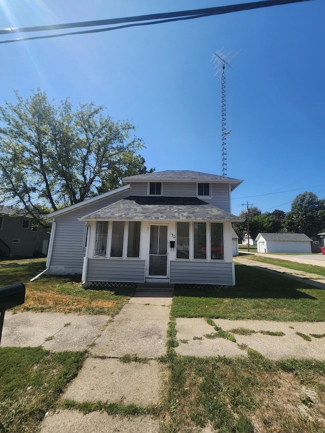 130 6th St SW, Plainview, MN 55964 - photo 2