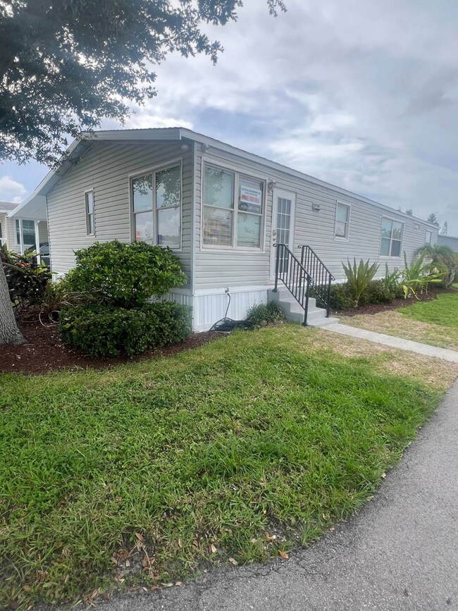 36 Forest Ln, Davie, FL 33325 - photo 3