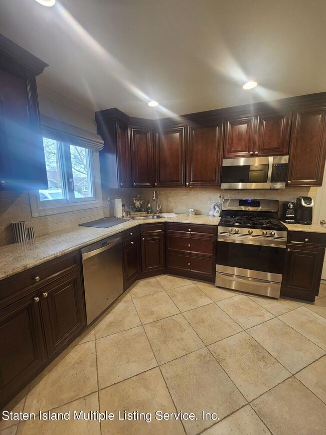 218 Montreal Ave, Staten Island, NY 10306 - photo 4