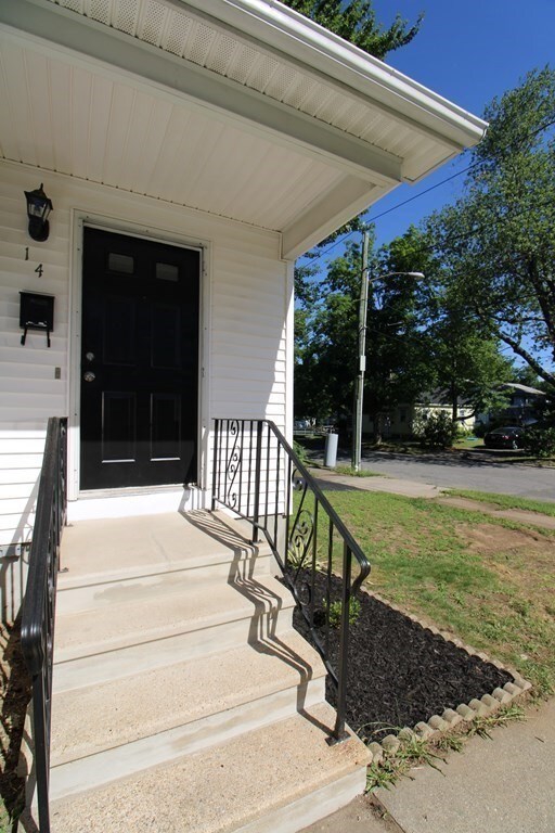 14 Lorimer St, Indian Orchard, MA 01151 - photo 4