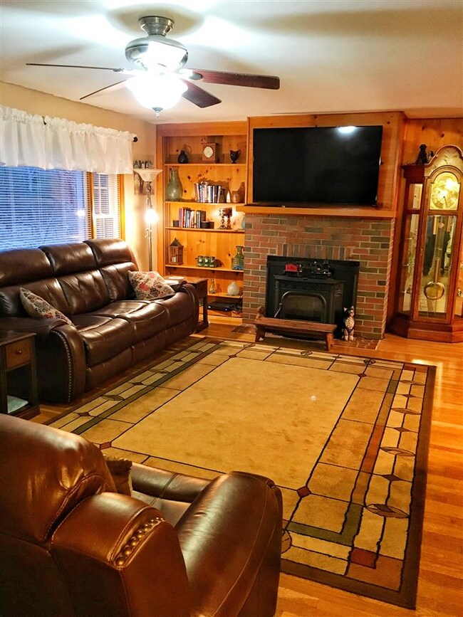 741 Robinson Rd, Pembroke, NH 03275 - photo 3