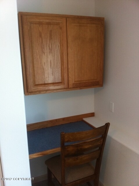 Built-in desk