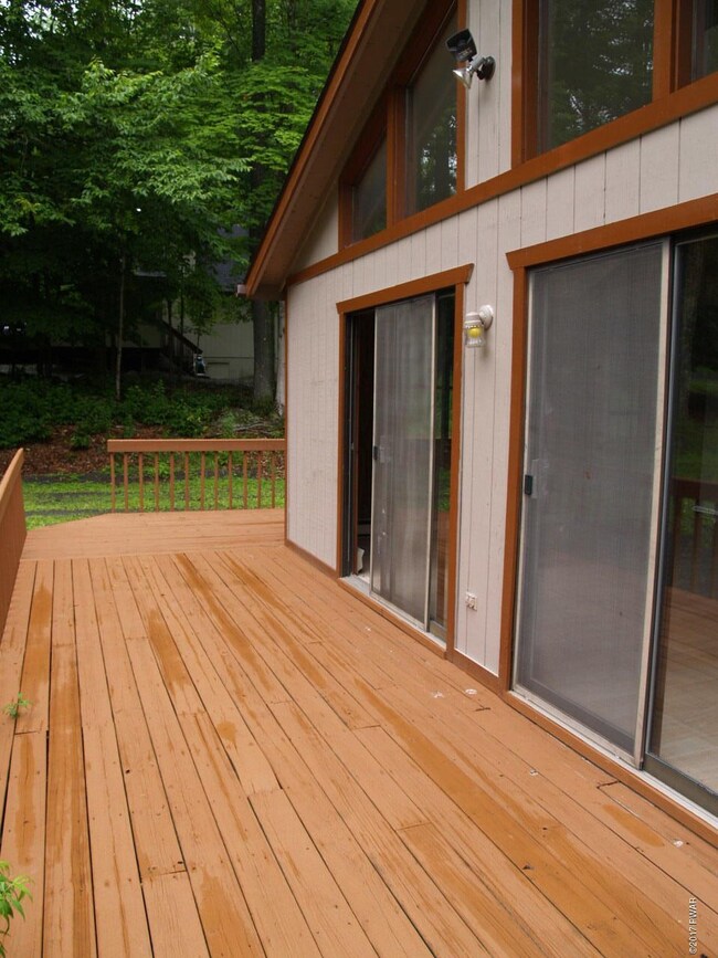 110 Parkwood Dr, Hawley, PA 18428 - photo 2