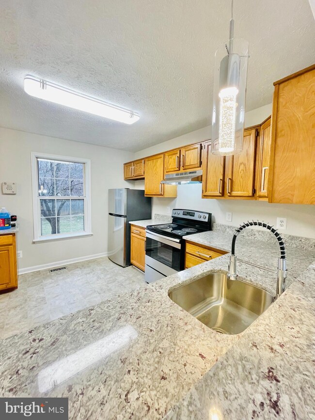 311 Stafford Mews Ln, Stafford, VA 22556 - photo 5