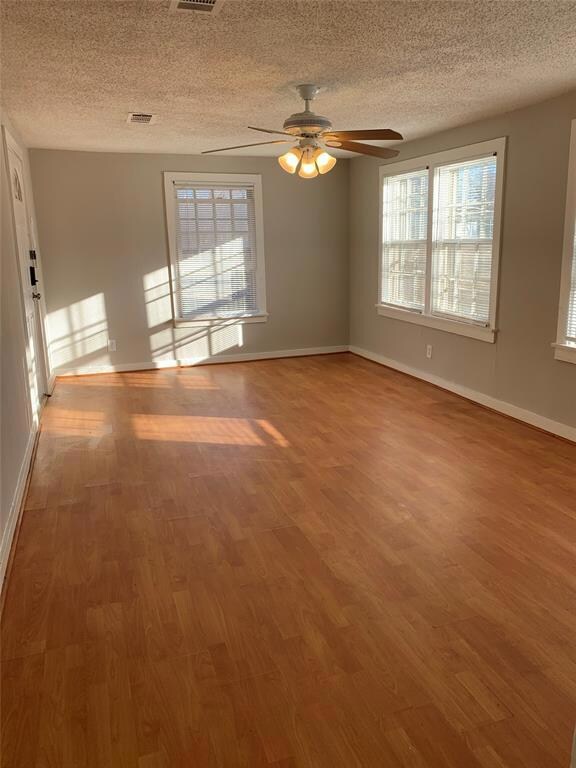 1050 Dubois St, Denison, TX 75020 - photo 2