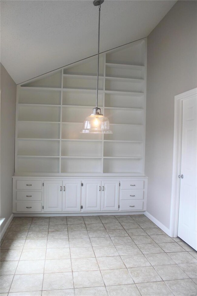 1219 Winchester Dr, Rolla, MO 65401 - photo 3