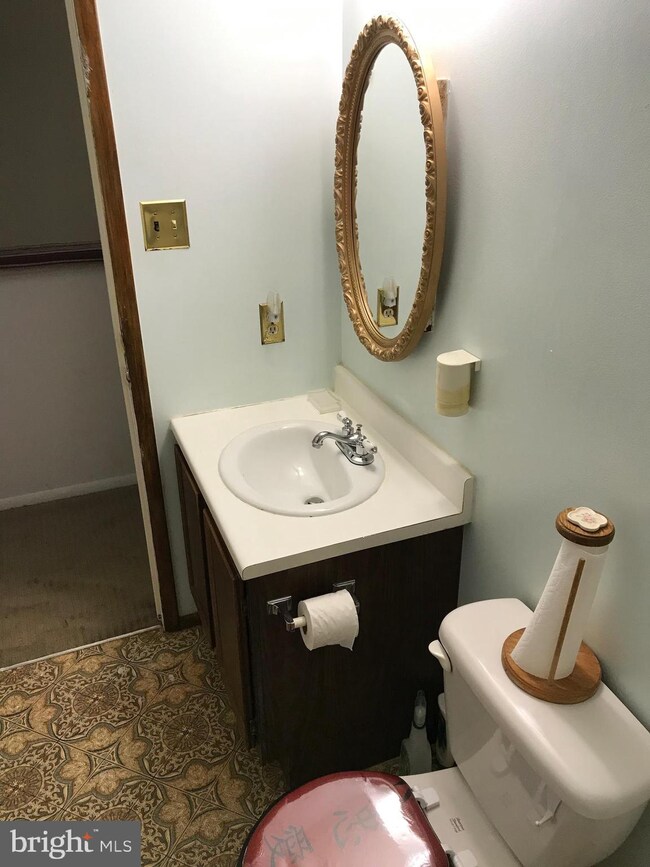 8173 Willowdale Ct, Springfield, VA 22153 - photo 6