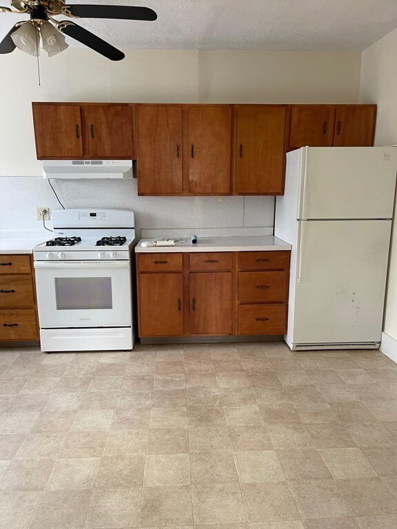 13 Windsor Ave unit 13-B, Acton, MA 01720 - photo 4