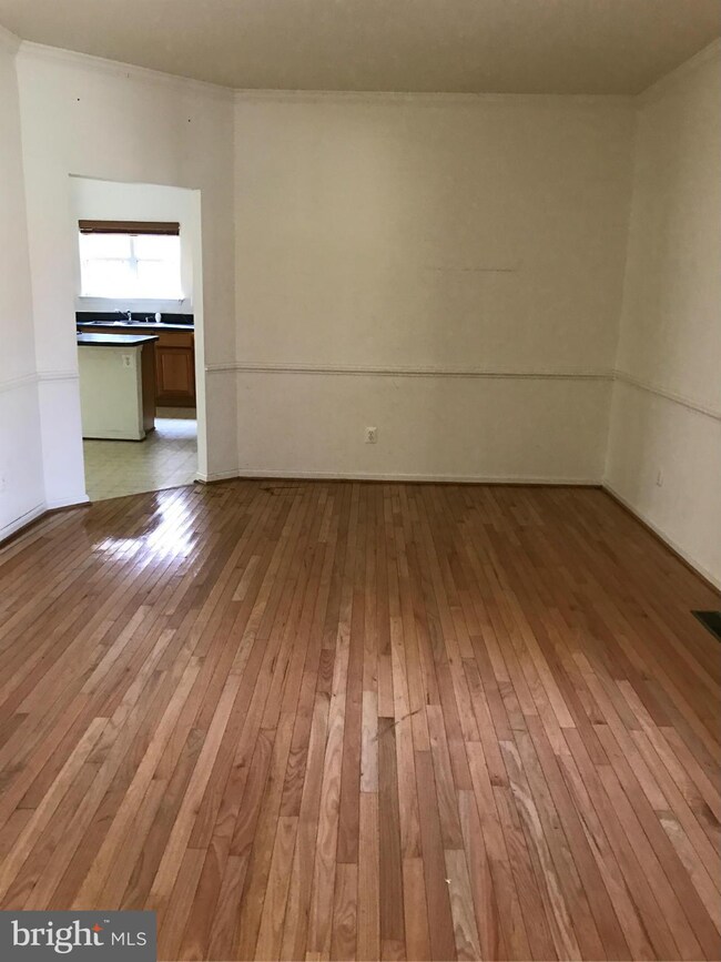 10127 Ellard Dr, Lanham, MD 20706 - photo 3