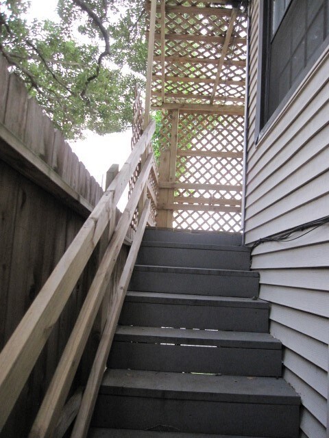 PRIVATE ENTRANCE