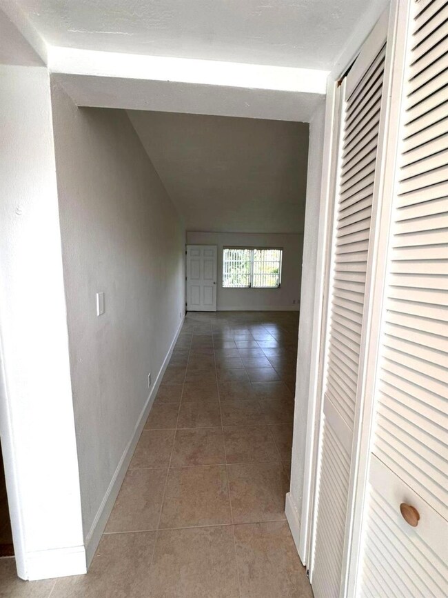 141 West Ct unit 10, Royal Palm Beach, FL 33411 - photo 4