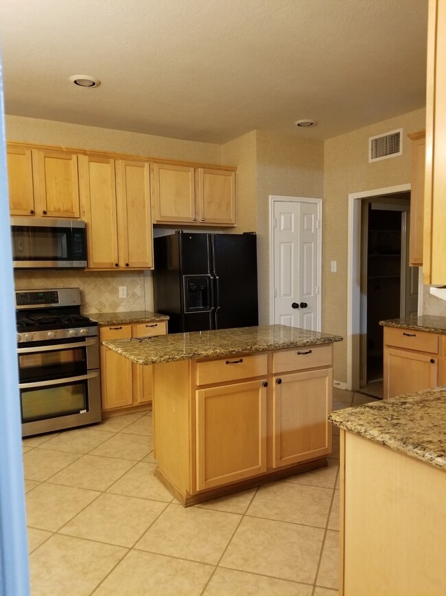 5002 Jolie Dr, Pearland, TX 77584 - photo 7