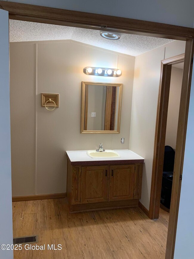 105 Holly Ln, Saratoga Springs, NY 12866 - photo 4