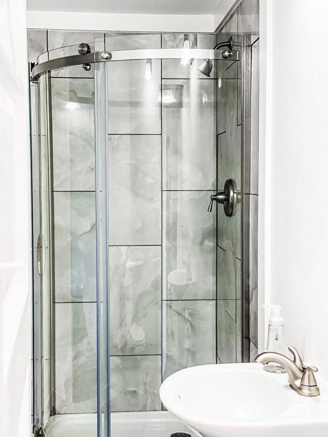 2012 4th St, Bay City, TX 77414 - photo 2