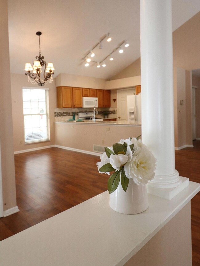 3649 Lakestone Cir unit 3649, Hilliard, OH 43026 - photo 5