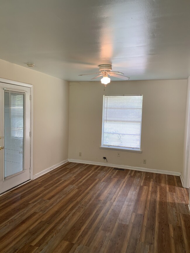 1010 Keylon St, Manchester, TN 37355 - photo 3