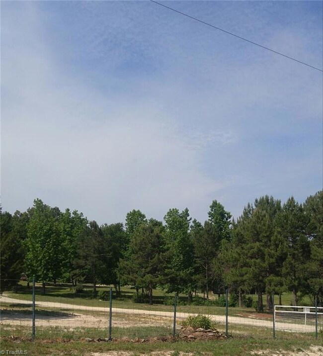 2512 Mountain View Rd, Asheboro, NC 27205 - photo 5