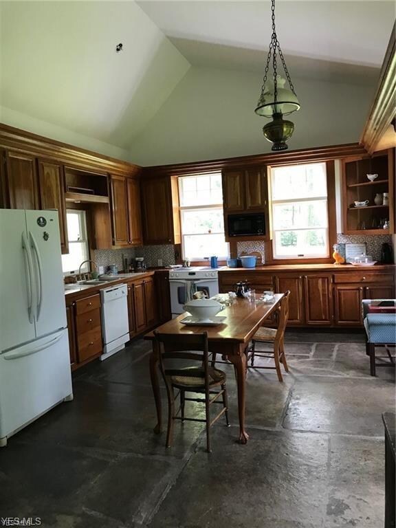 all appliances, custom kitchen cabinets. Heated st