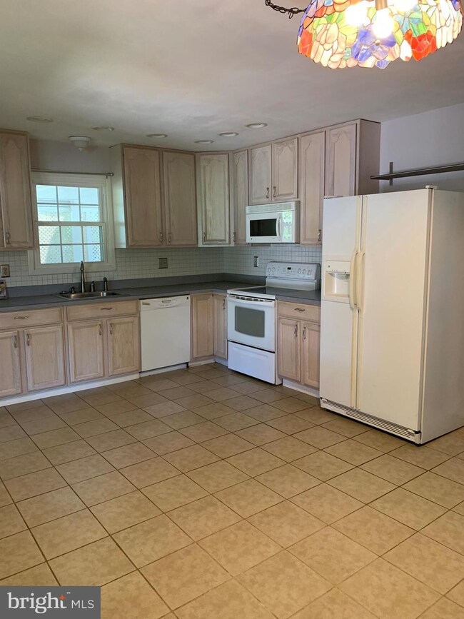 7246 Pommel Dr, Sykesville, MD 21784 - photo 4