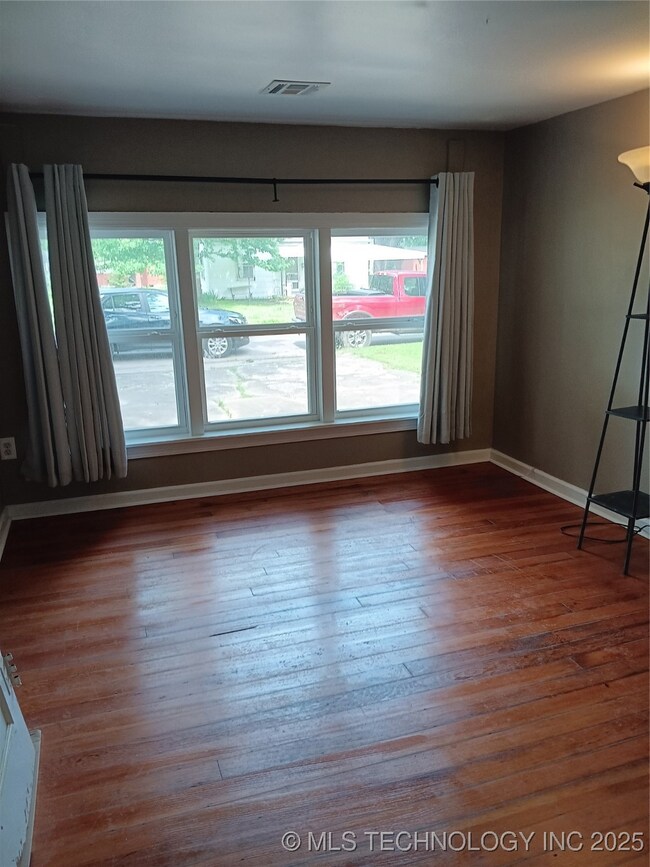 319 N Coo Y Yah St, Pryor, OK 74361 - photo 4