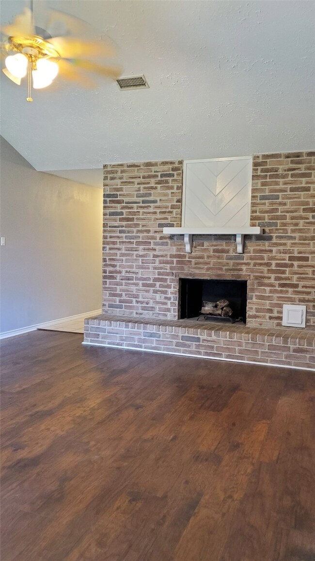 3334 Willow Tree Dr, Houston, TX 77066 - photo 3