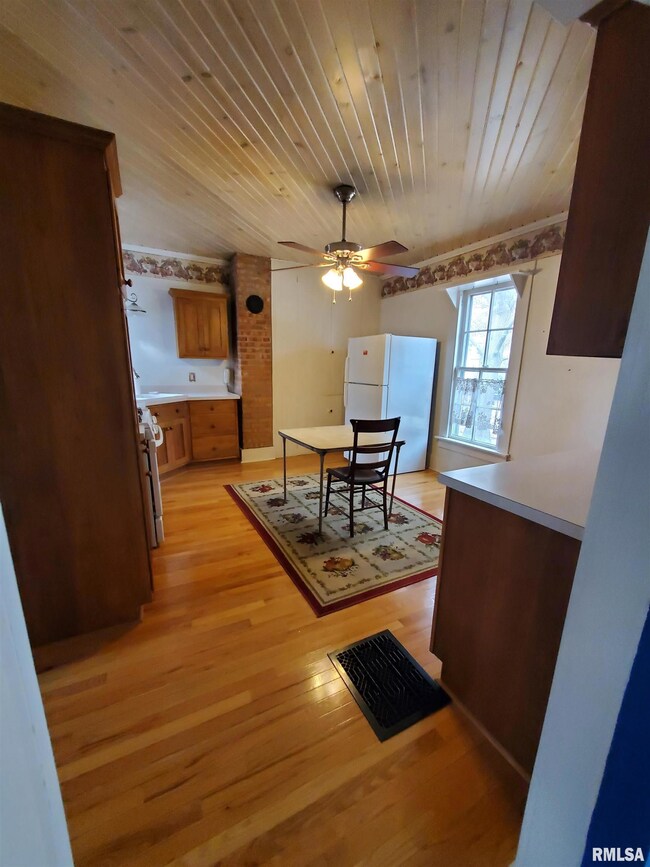 601 S Main St, Virginia, IL 62691 - photo 3