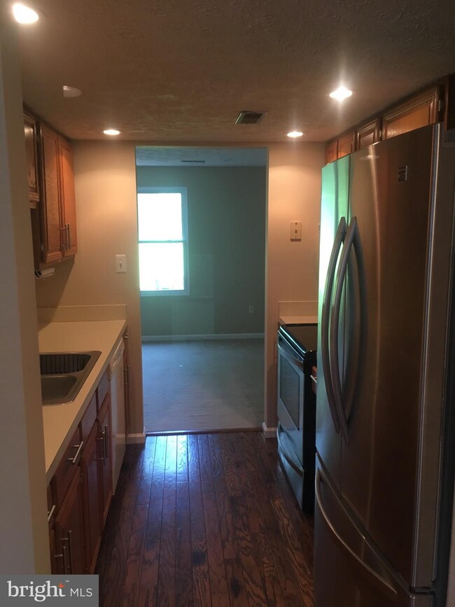 22394 Stablehouse Dr, Sterling, VA 20164 - photo 3