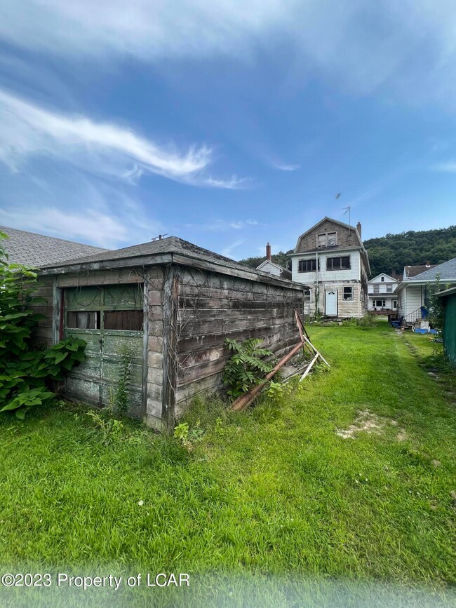 24 Orchard St, Glen Lyon, PA 18617 - photo 2