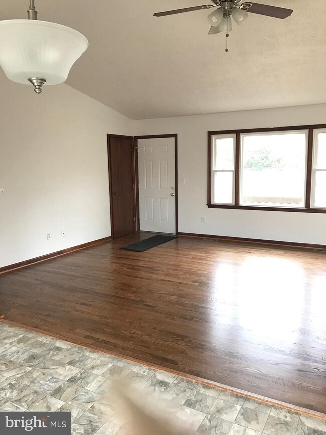 6610 Belfrys Ct W, Bealeton, VA 22712 - photo 4