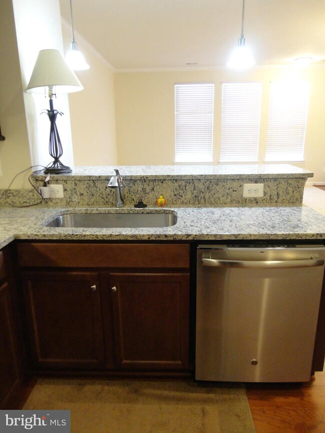 4779 Dane Ridge Cir unit 37, Woodbridge, VA 22193 - photo 3