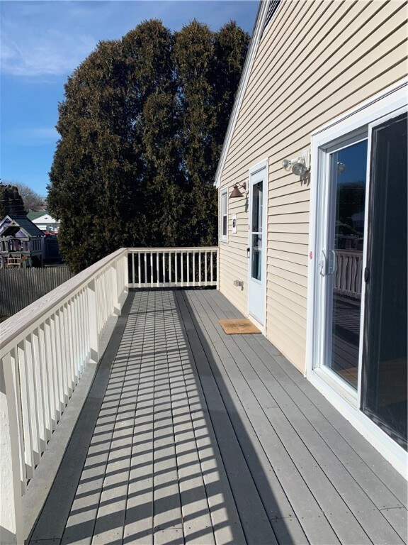 60 Maplewood Rd, Middletown, RI 02842 - photo 4