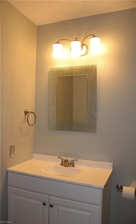 Newly remodeled guest bath on first floor