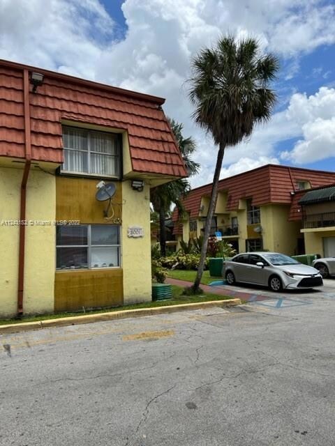 8001 W 6th Ave unit N, Hialeah, FL 33014 - photo 2