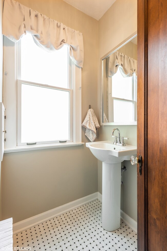 129 S Summit St, Wheaton, IL 60187 - photo 2