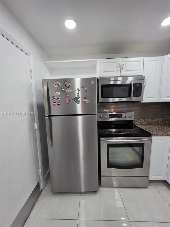 1351 NE 191st St unit E420, Miami, FL 33179 - photo 3