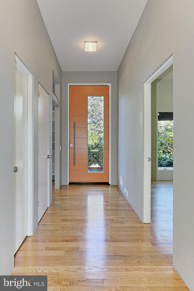 2904 Lorcom Ln, Arlington, VA 22207 - photo 7