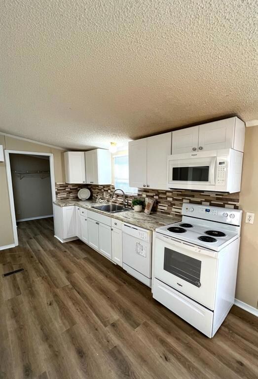 Kitchen angle 2