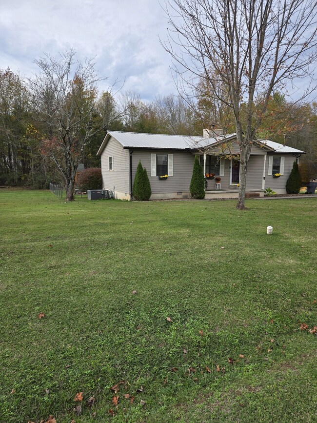107 Greenland Dr, McMinnville, TN 37110 - photo 2