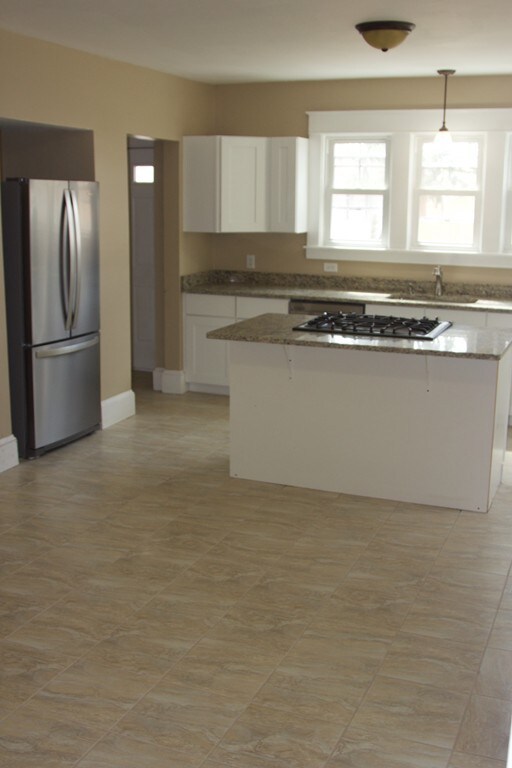 146 Thompson St, Springfield, MA 01109 - photo 4