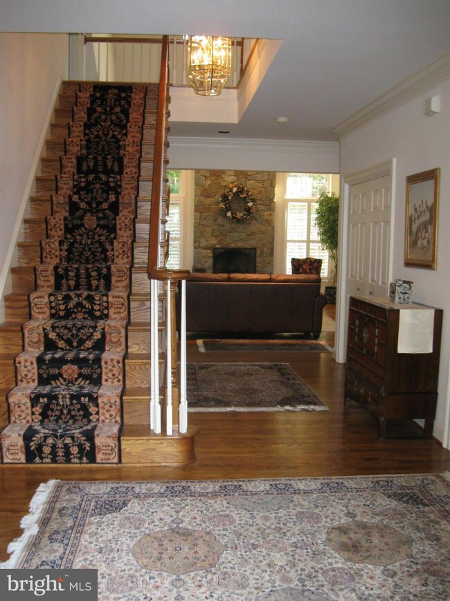 8937 Falls Farm Dr, Potomac, MD 20854 - photo 2