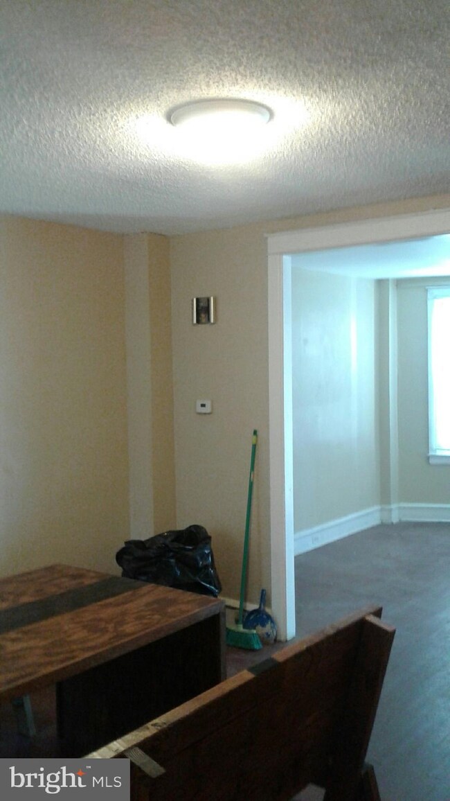 917 Lawrence Ave, Darby, PA 19023 - photo 3