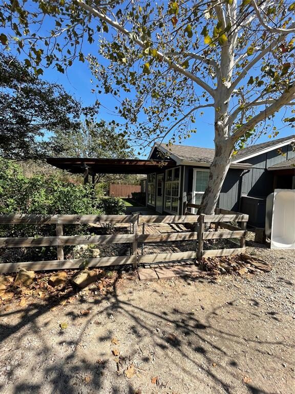 1006 Meadow Oaks St, Azle, TX 76020 - photo 4